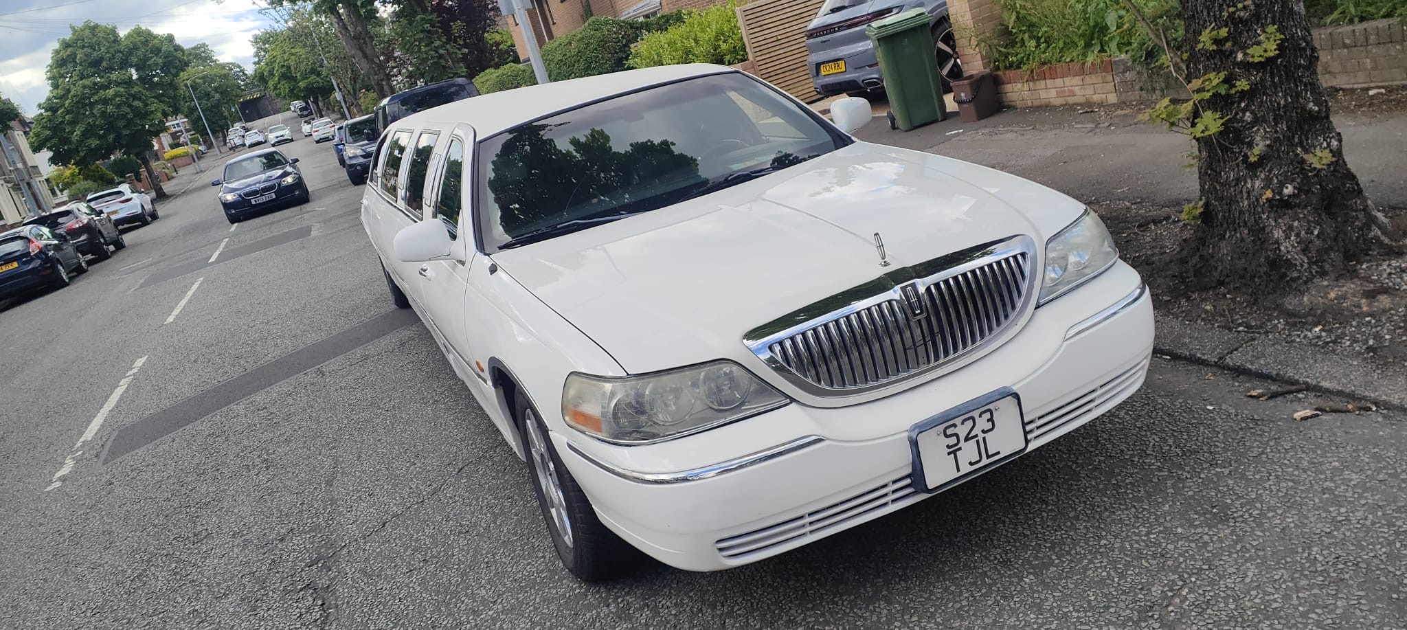 Lincoln Town Car Strech with Bridal Door