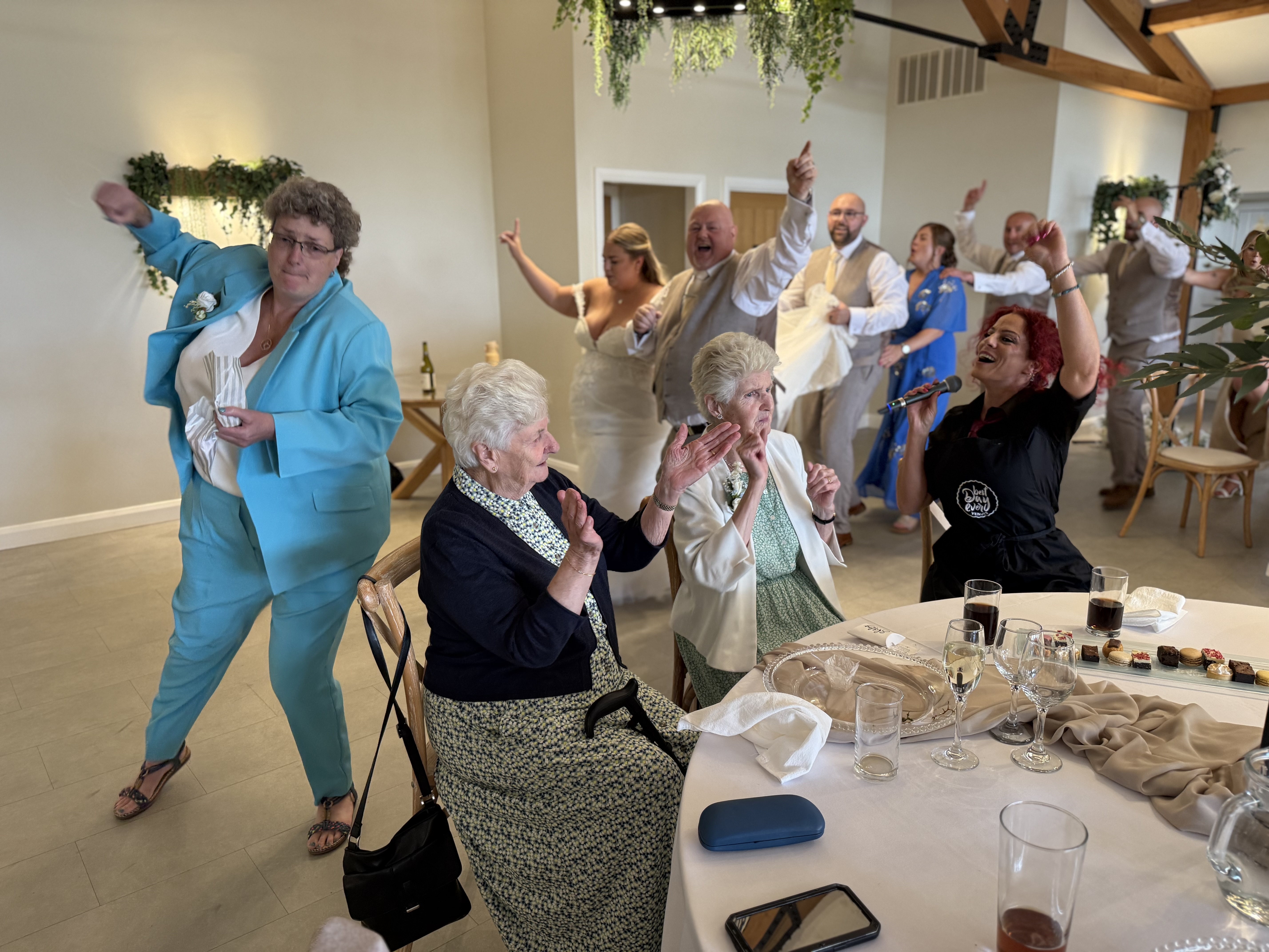 Kent’s Secret Singing Waiters: A Male/Female Duo Experience