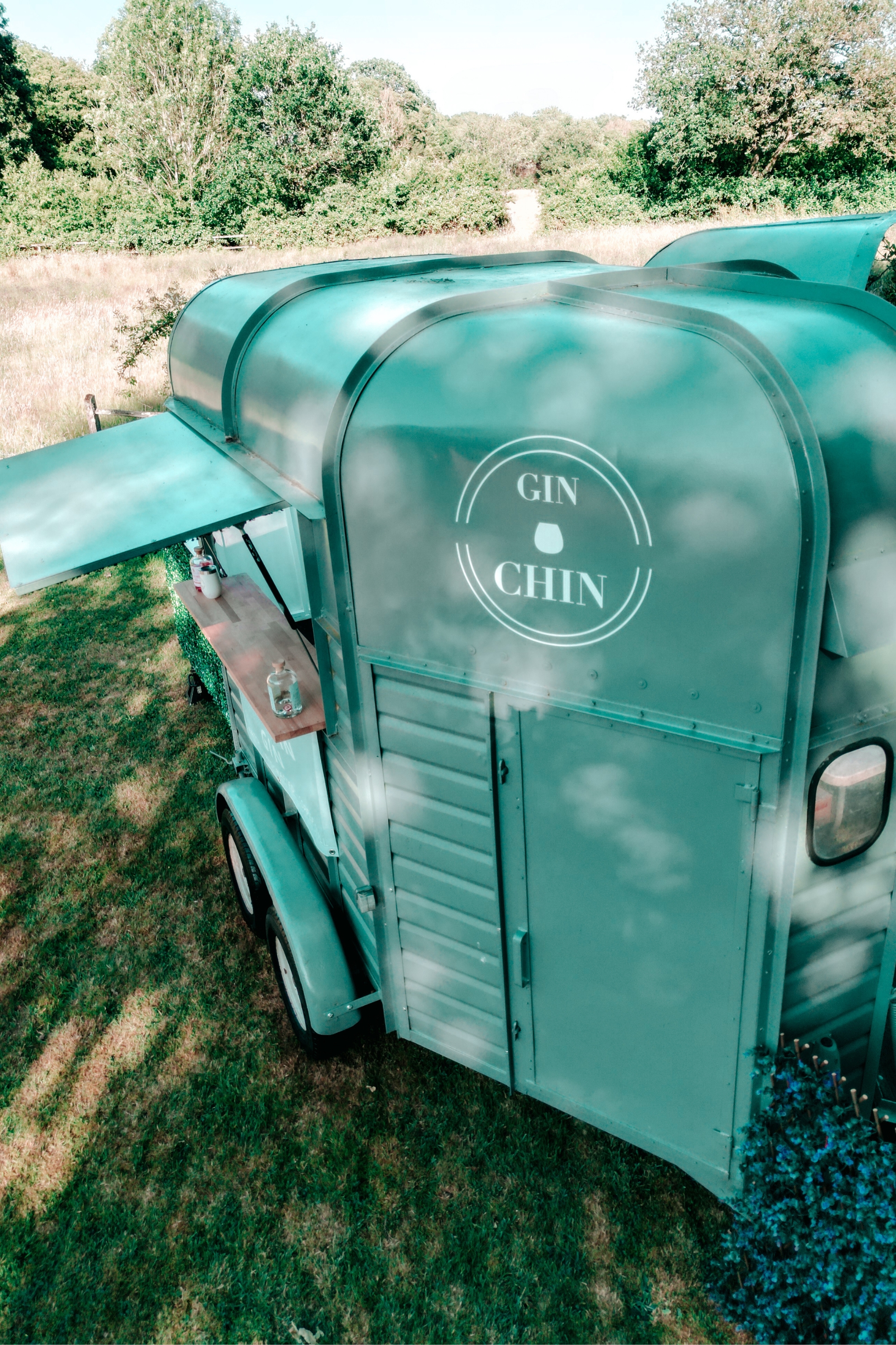 Mobile Vintage Horse Box Bar Hire For Weddings & Events