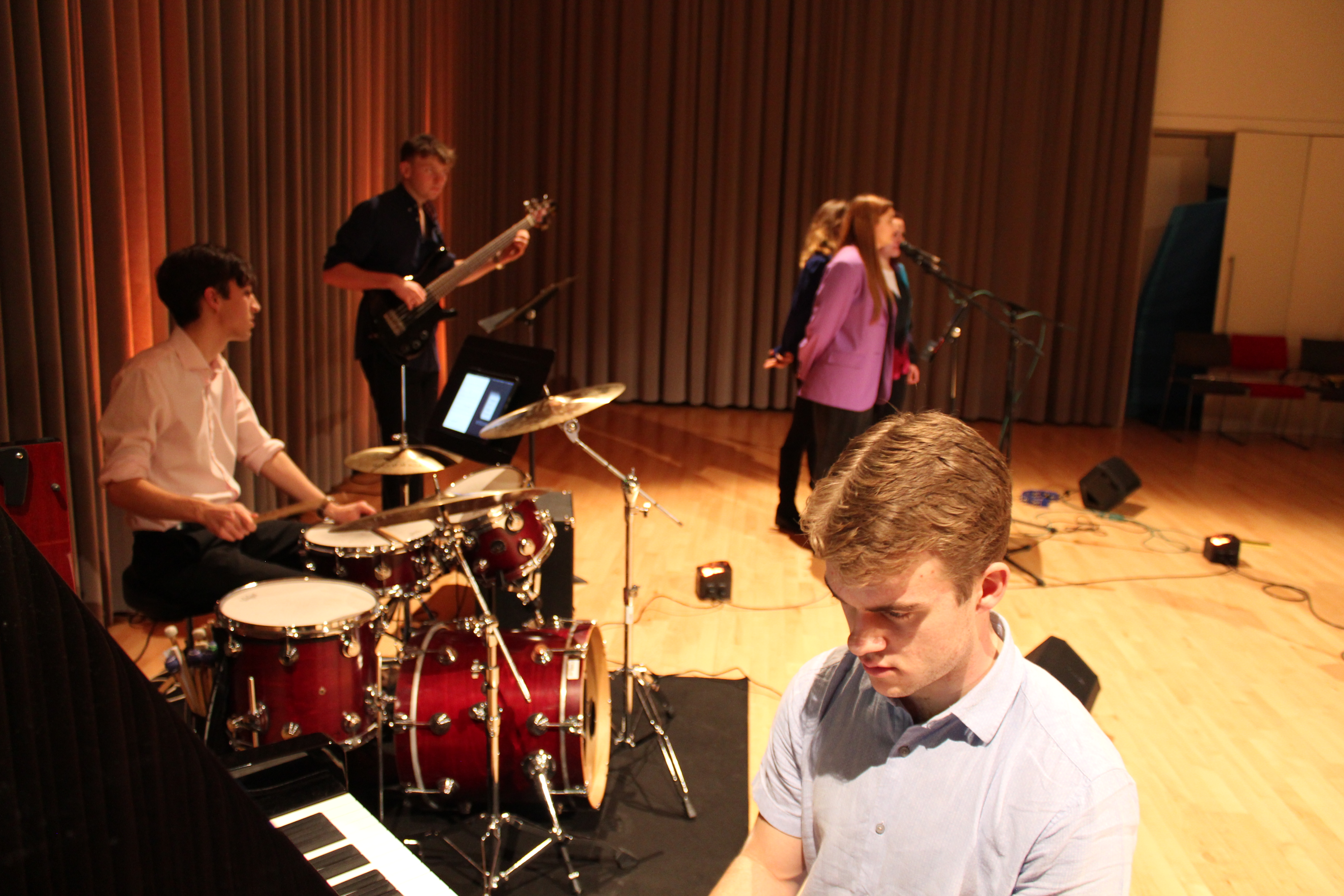 8-Piece Band 'Good Vibes' Bring The Party