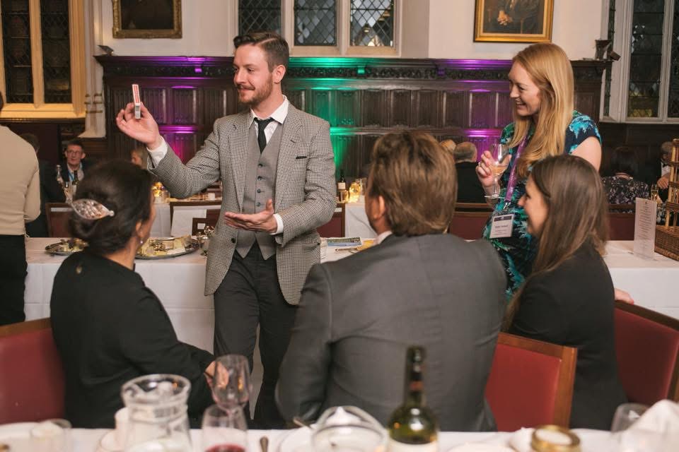 Walkaround Mind Reader - Classy, Clever & Charismatic