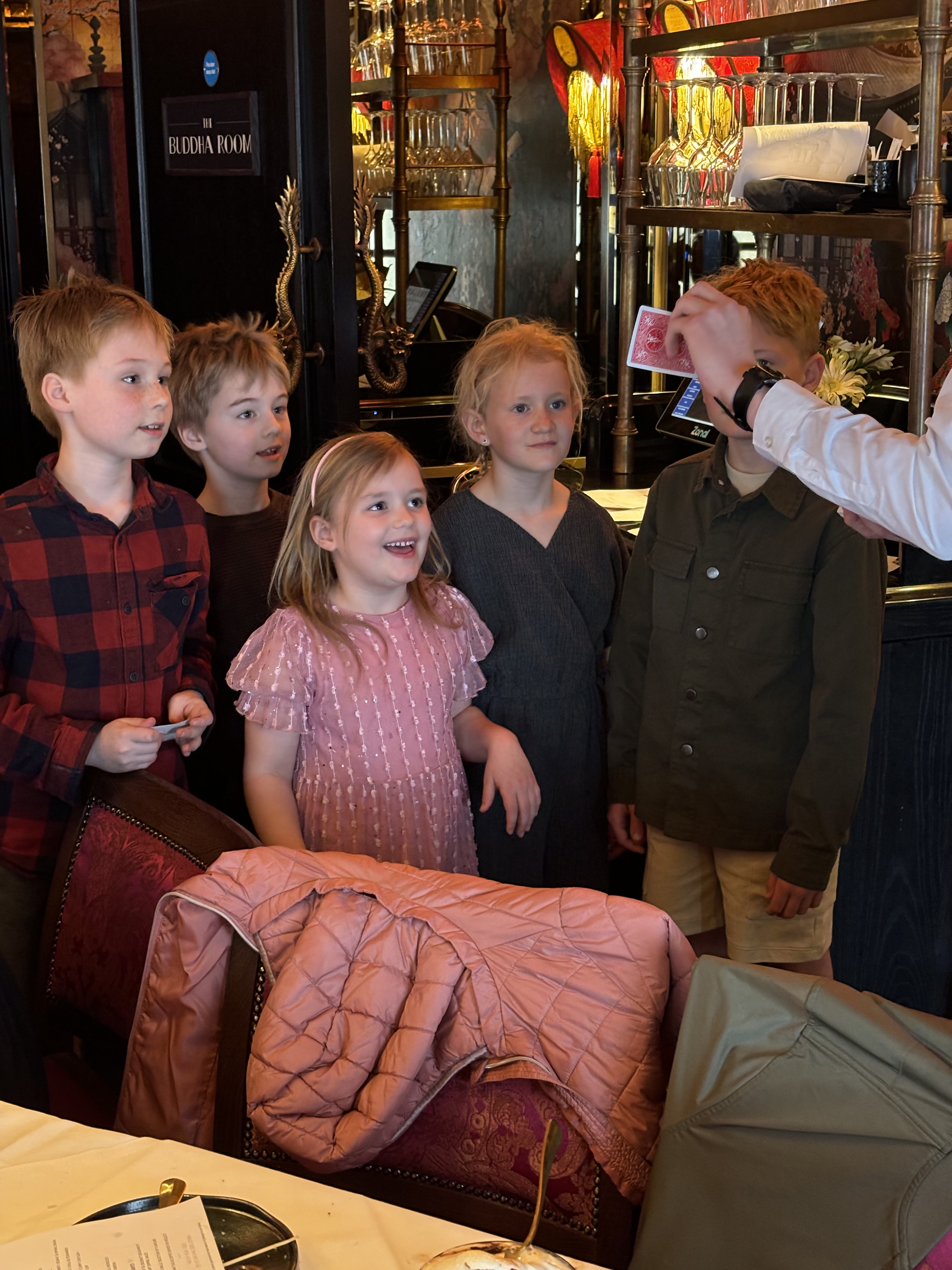 Impossible Close-Up Magic for Weddings, Corporate Events & Birthdays