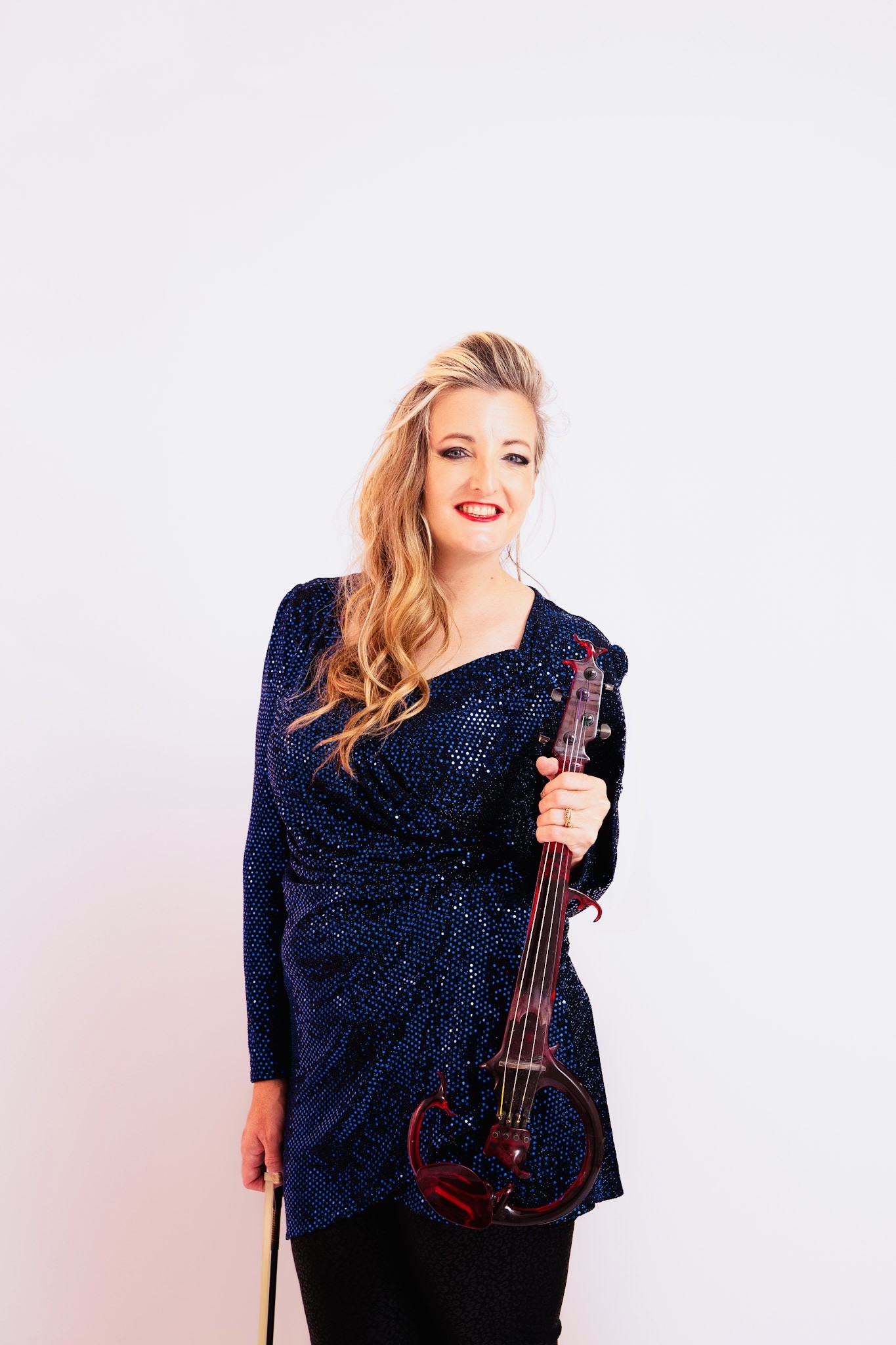 Caroline: International Electric & Acoustic Violinist