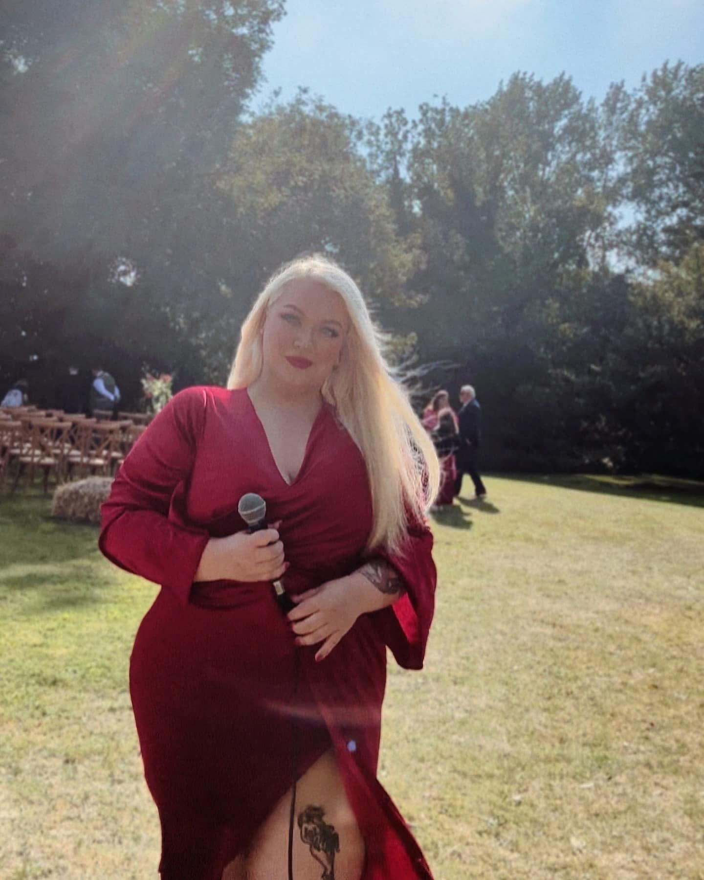 Captivating & Versatile Live Vocalist Charlotte Peck