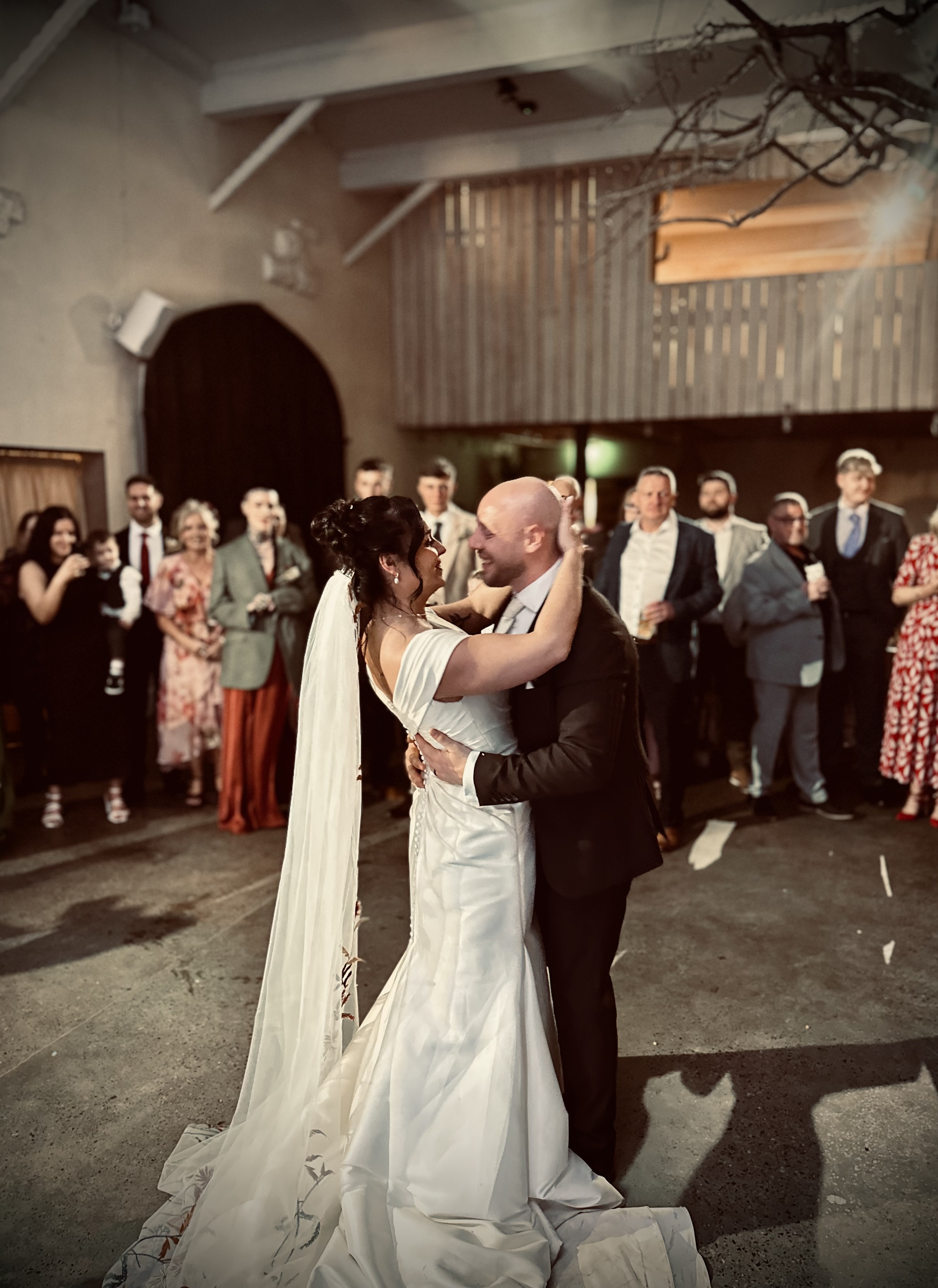 Top-Rated Wedding & Event DJ – Expert Mixing & Big-Night V