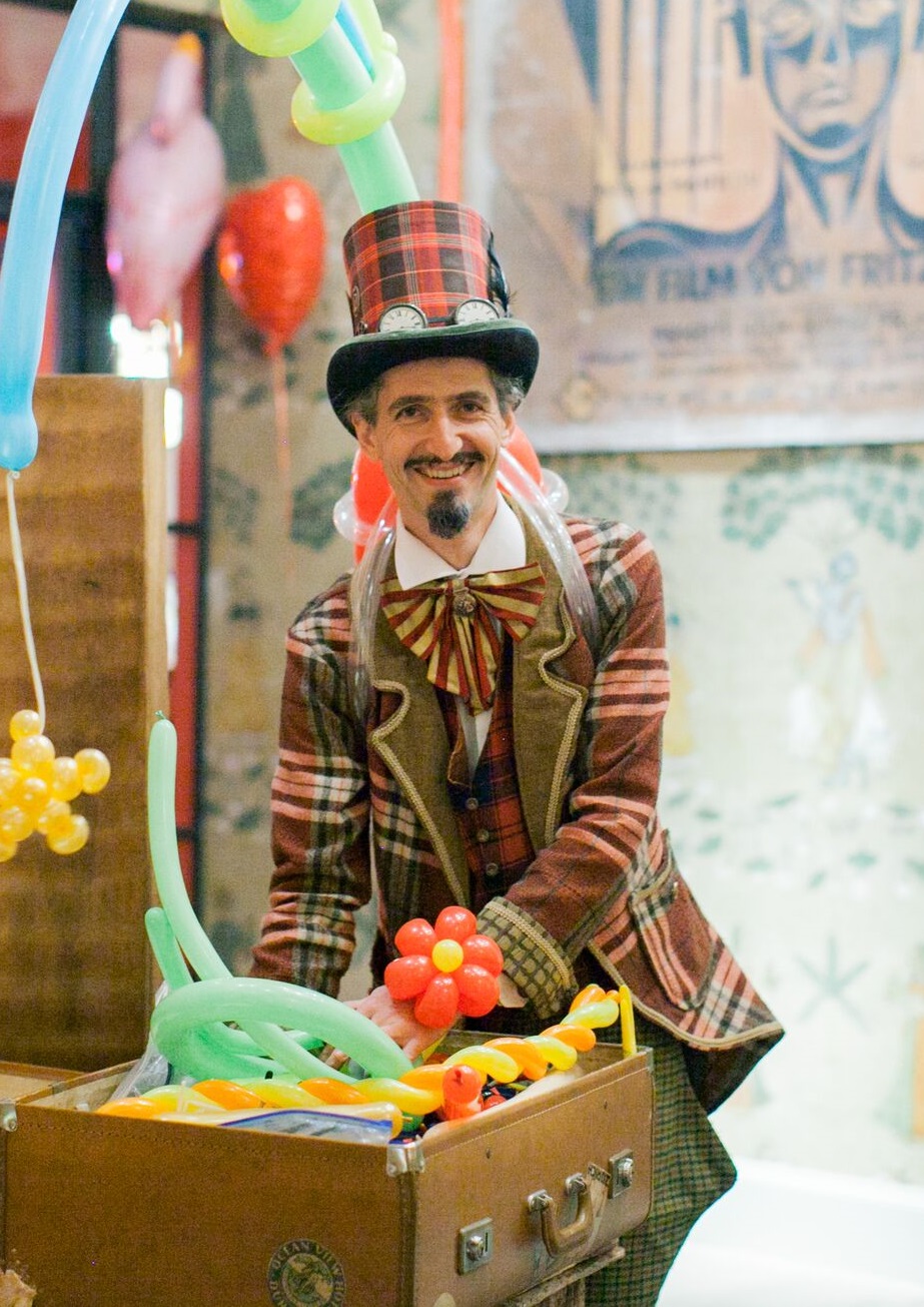 Dali Ballooni: Elite Balloon Magic