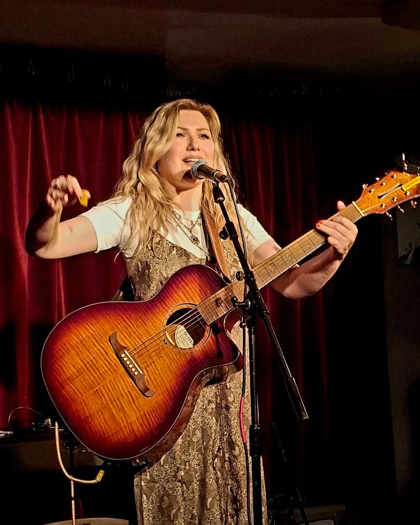 Energetic Female Fronted 4-Piece Rock Band