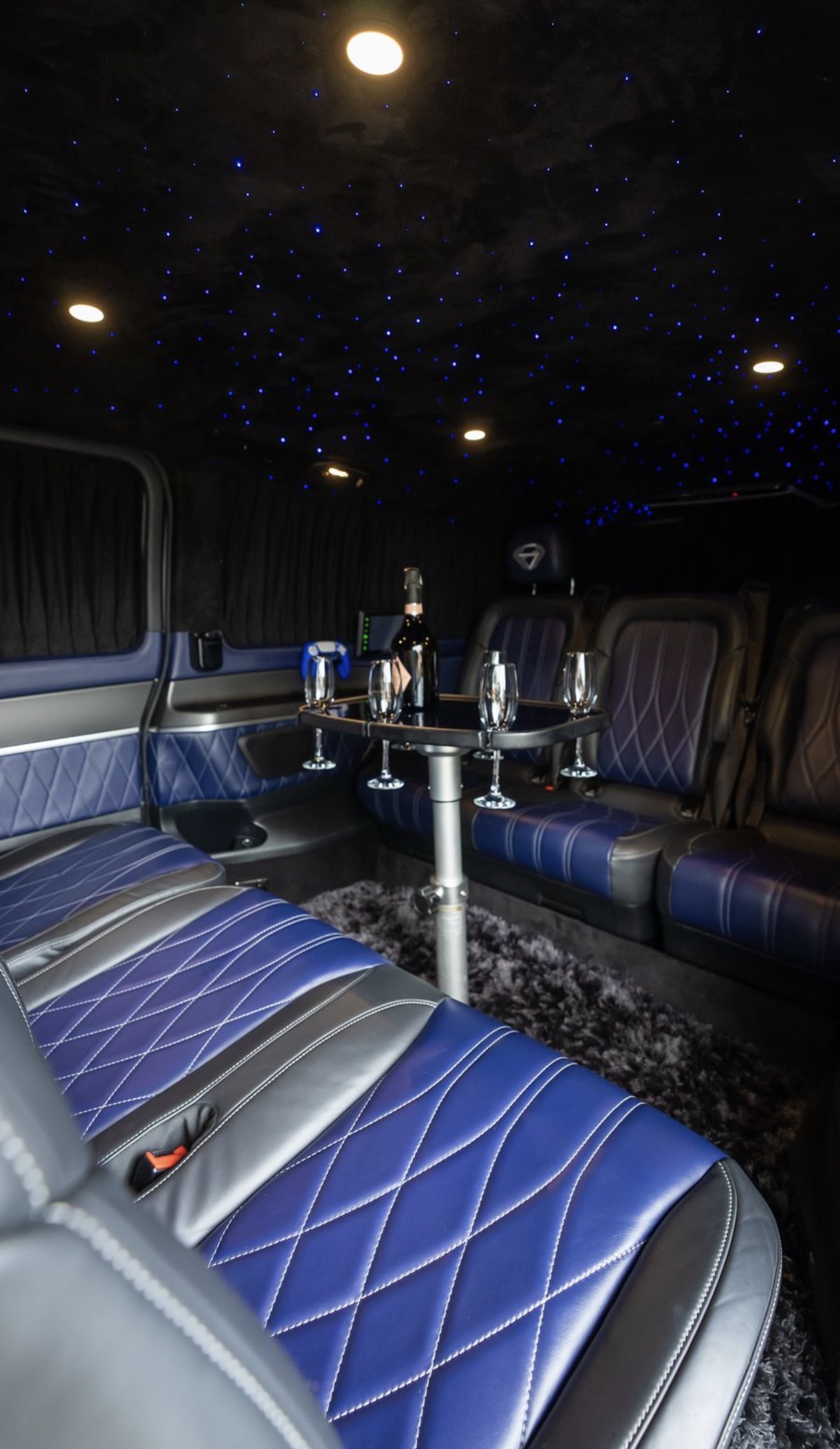 Dyson Blue V-Class Landjet – 6 Seater with Netflix, YouTube & PS5
