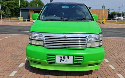Nissan Elgrand E50 Tennis Green Party & 8 Person Transport Chauffeur Van 