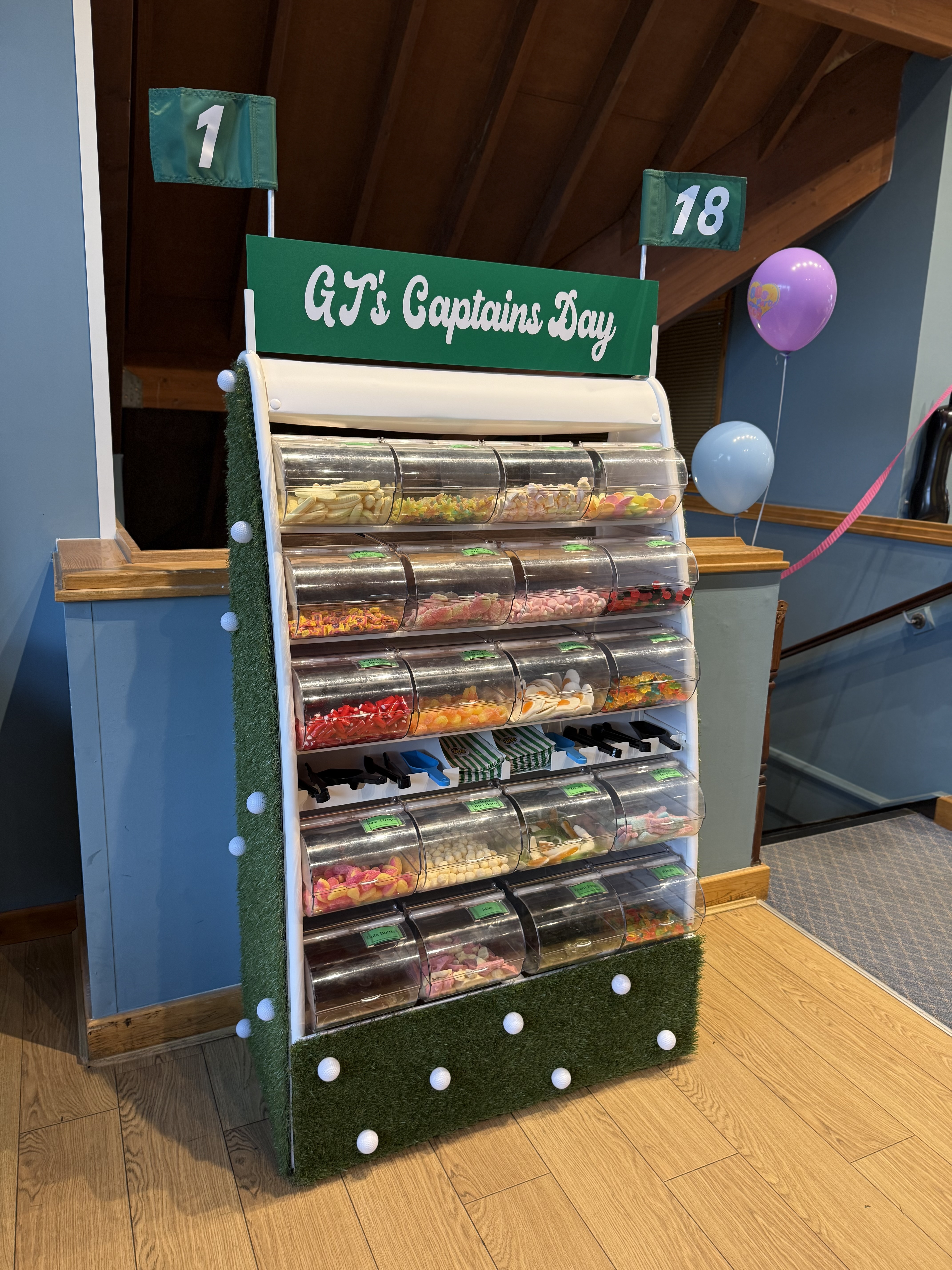 Unique Sweet Stand with Up to 20 Varieties of Treats