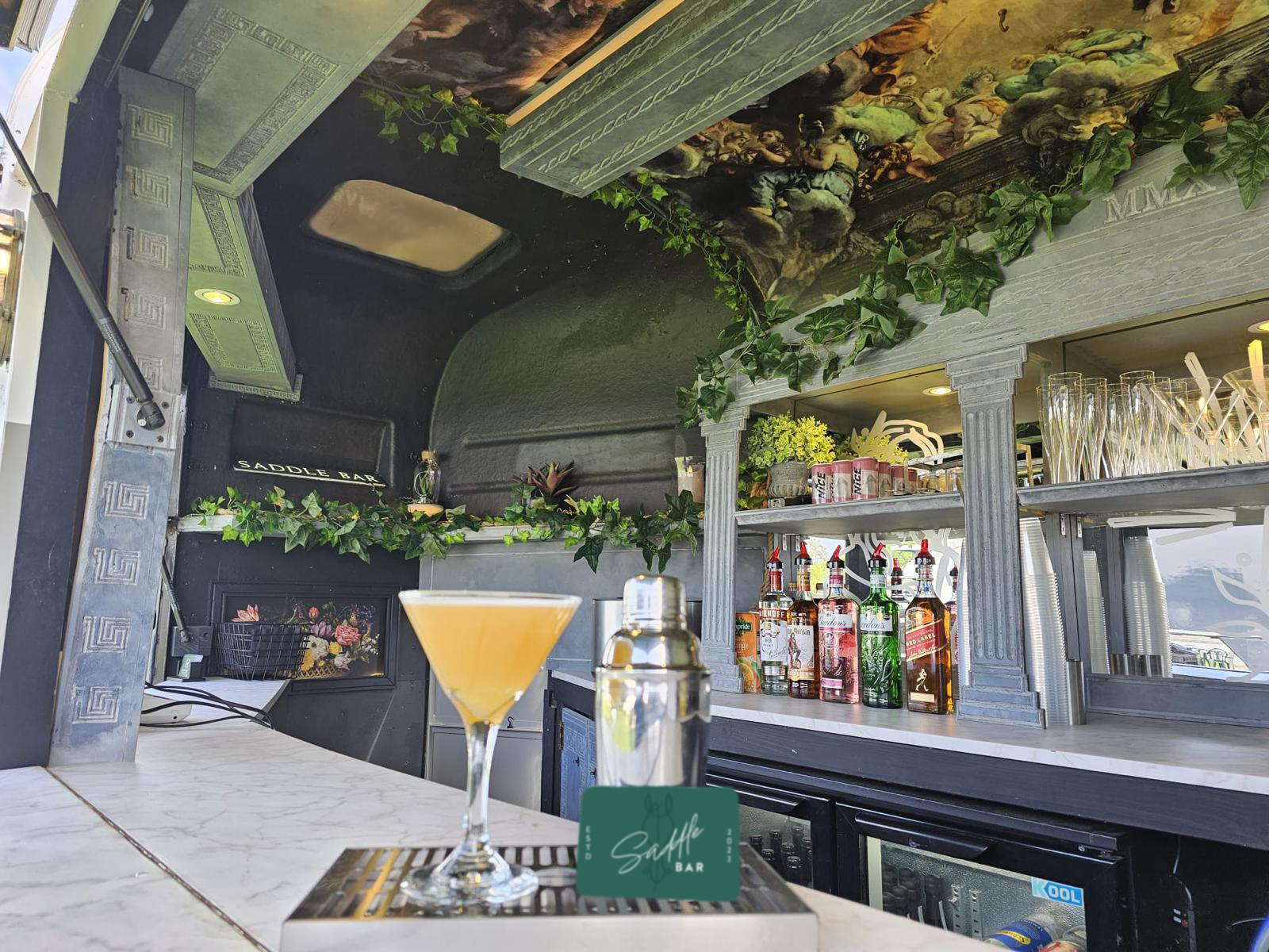 Fully Stocked & Classic Horsebox Cash Bar