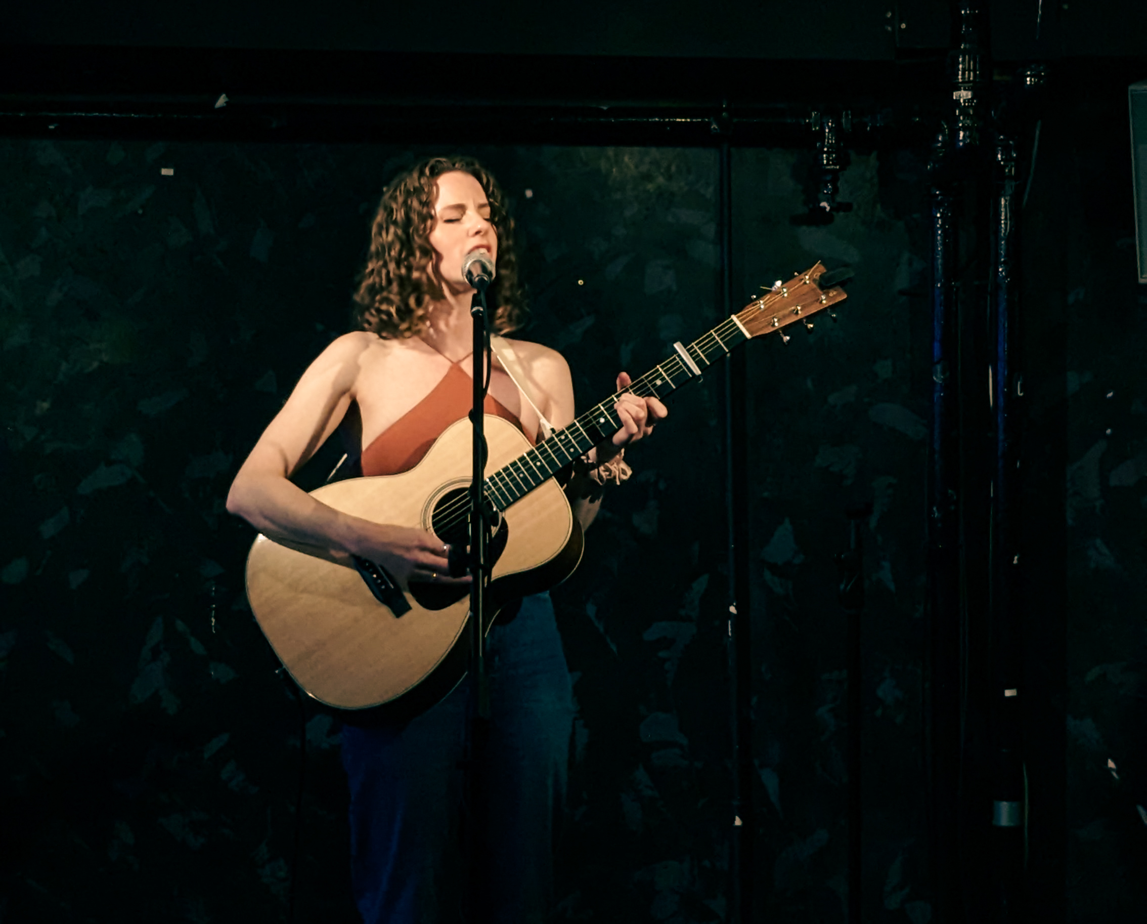 Acoustic Songstress Nicky Phillips Performs Covers to Upbeat Vibes