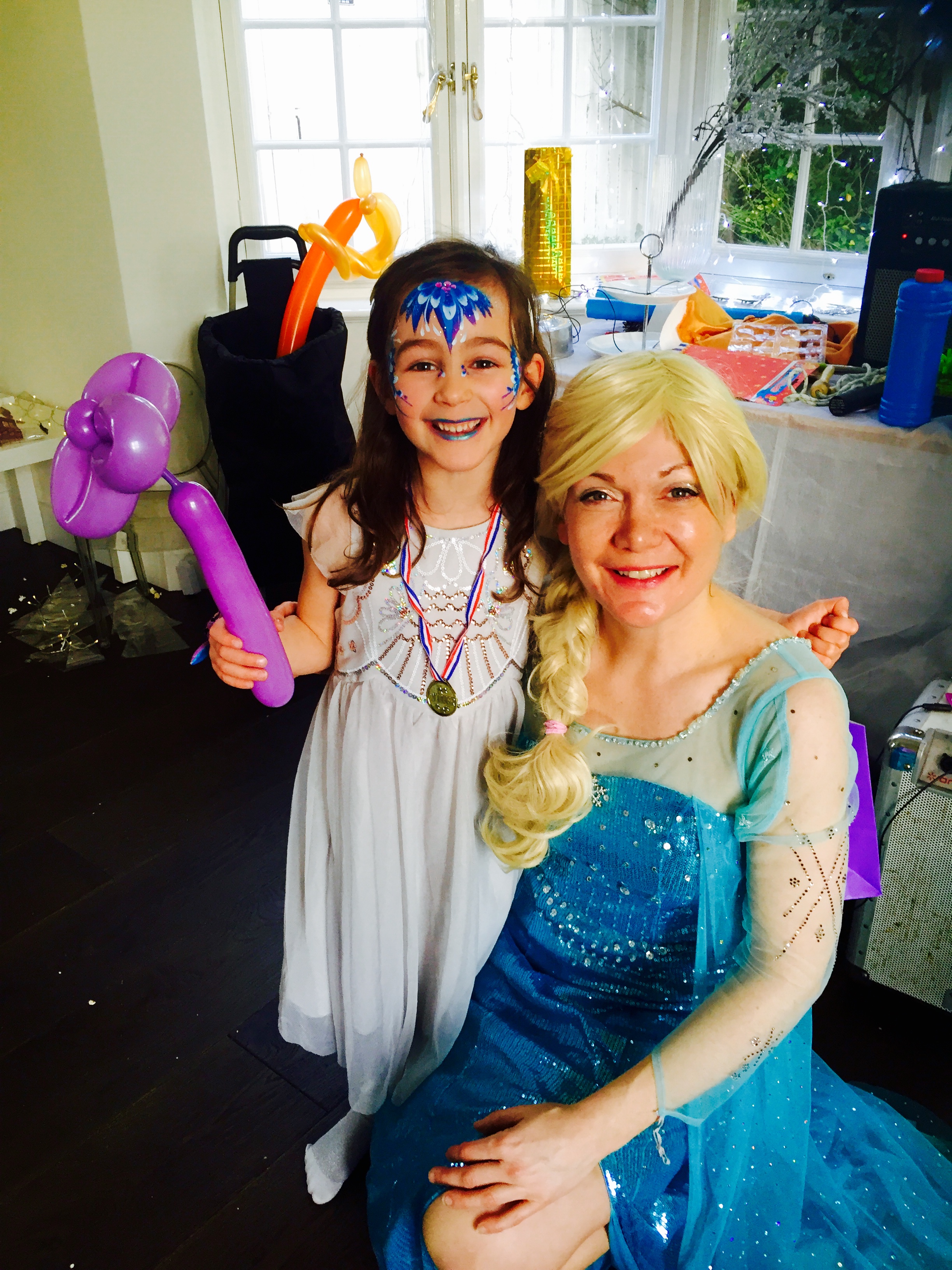 Singing Snow Queen/Princess & Snow Machine, Disco, Magic, FUN