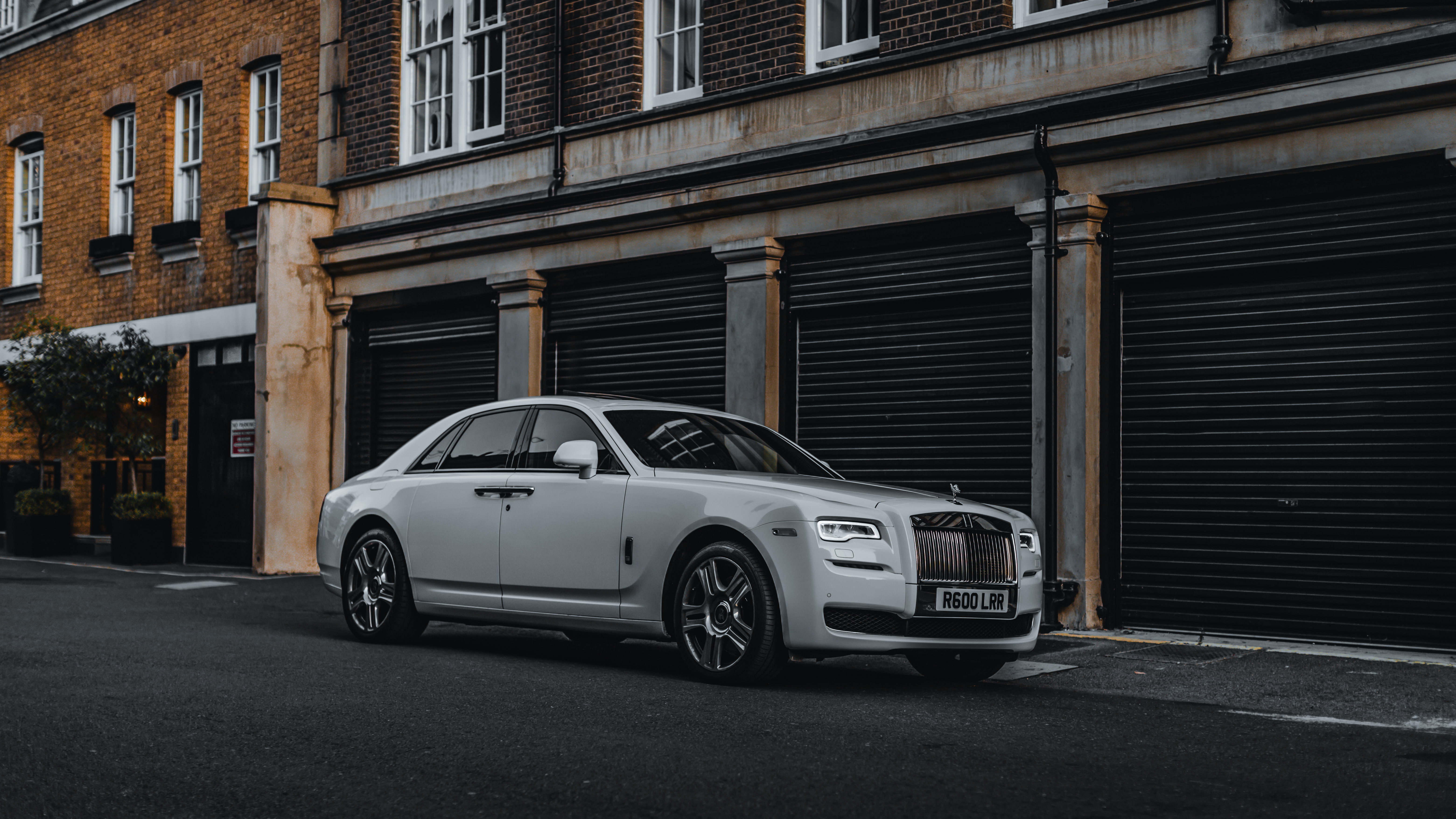 Starlights White Rolls Royce Ghost Series 2