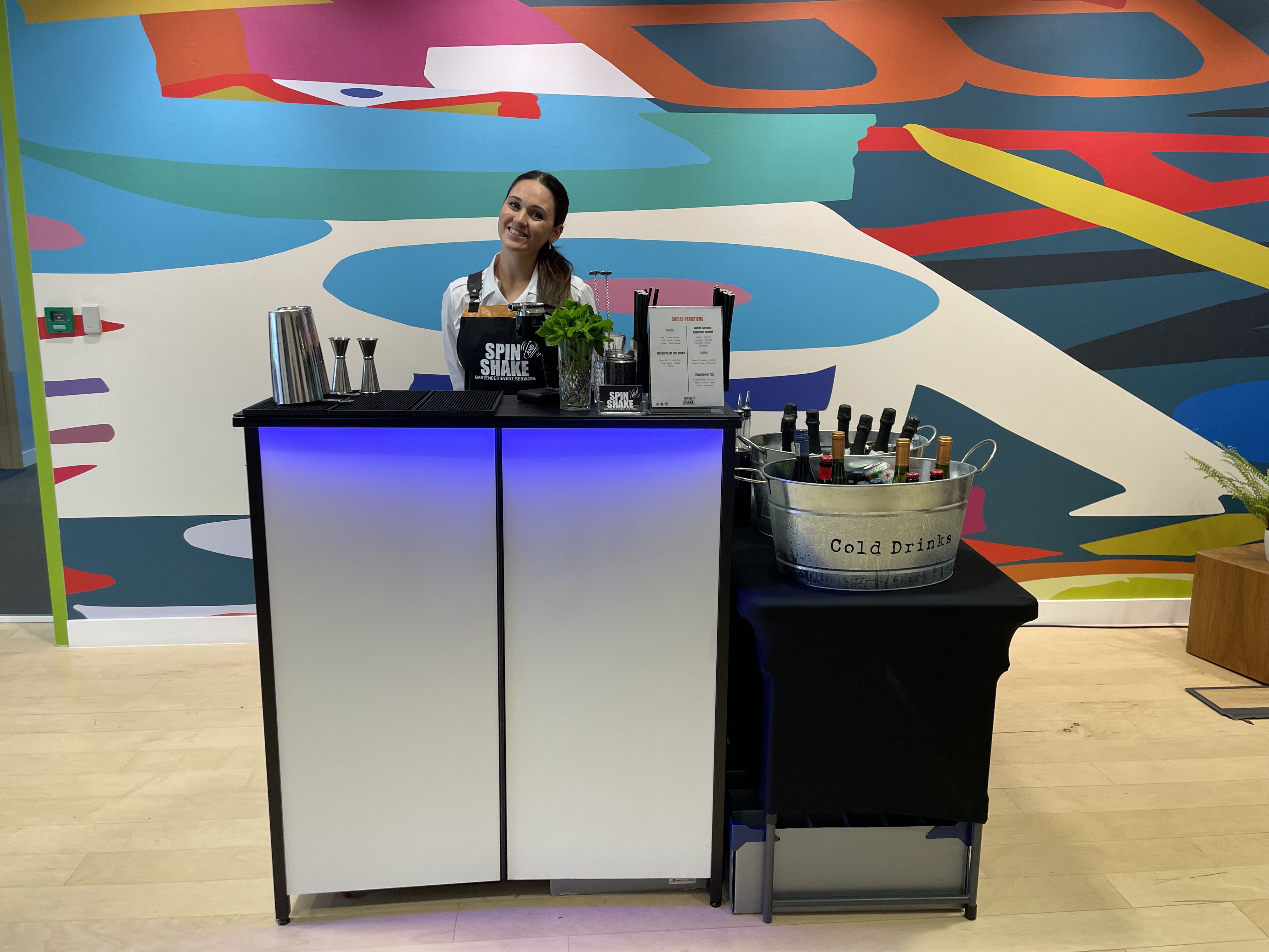 Experienced Cocktail Mixologists to Serve Drinks & Cocktails