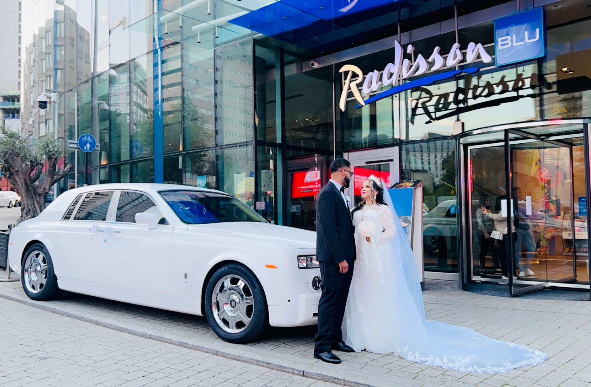 Eye-Catching Luxury Rolls Royce Phantom