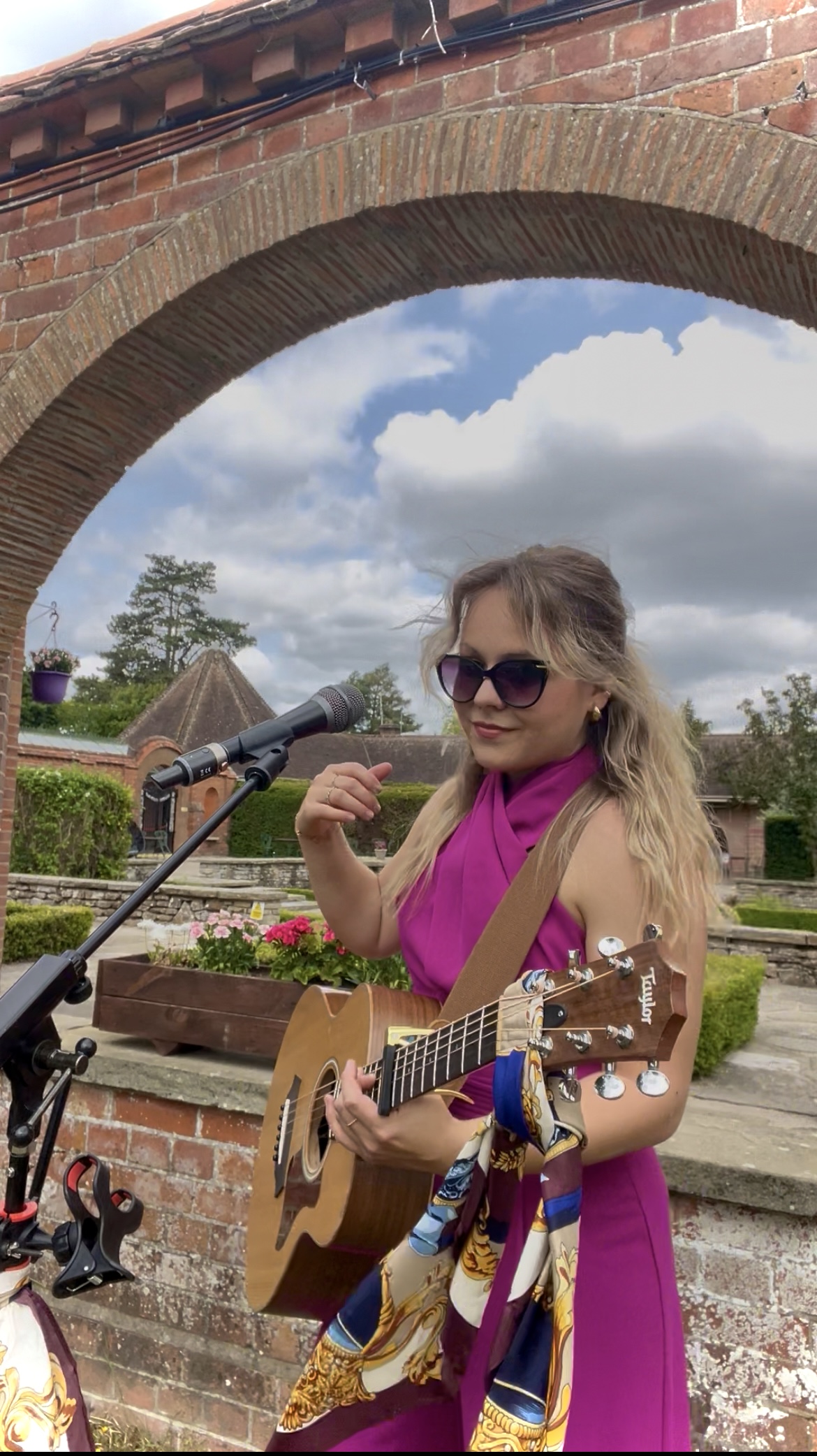 'KLAARA' Elegant Wedding & Events Singer-Guitarist