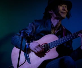 Hidè Takemoto with wide genre of music on classical guitar