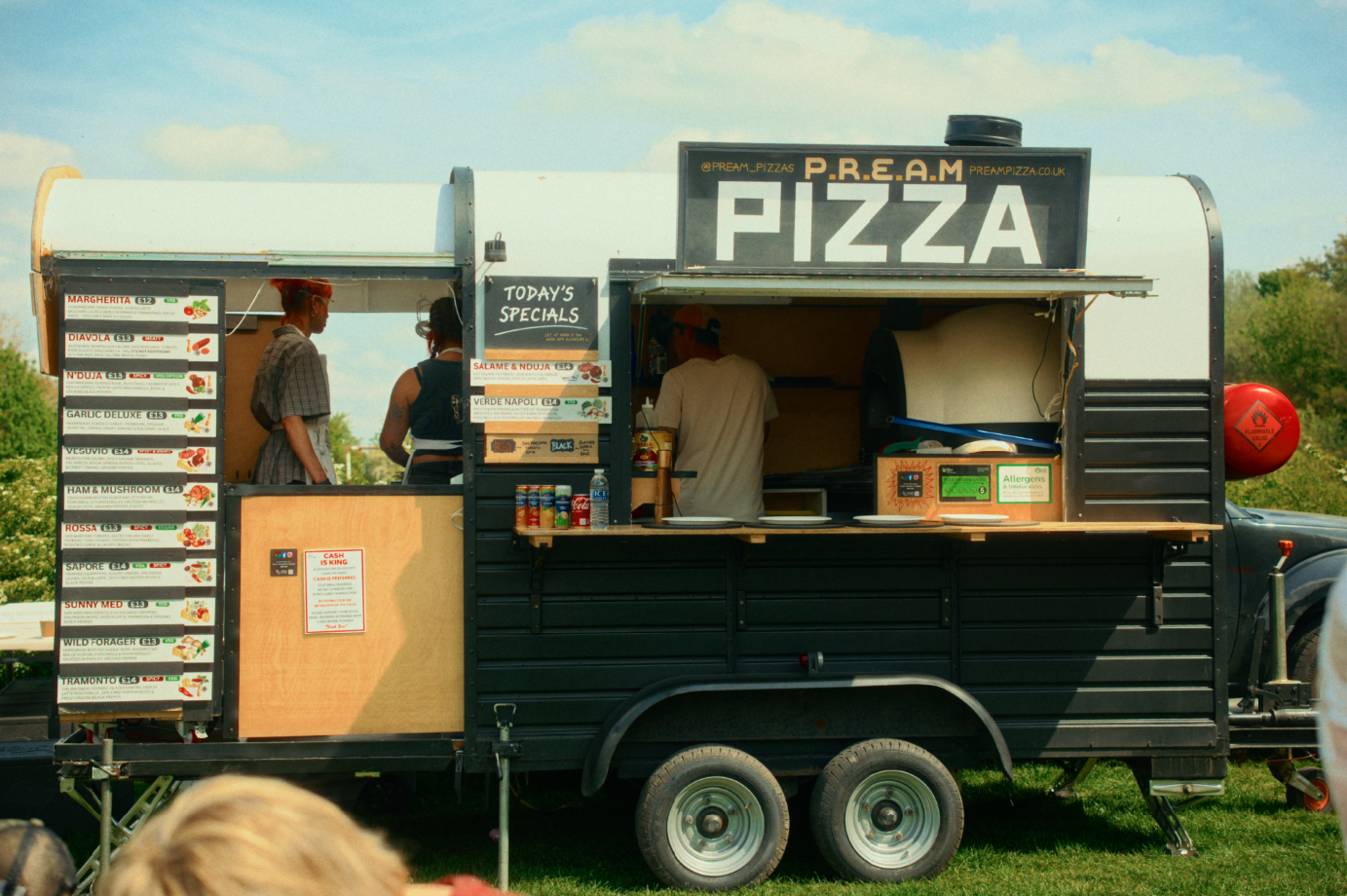 One-of-a-Kind Authentic Italian Pizzas Fresh From Retro Horsebox