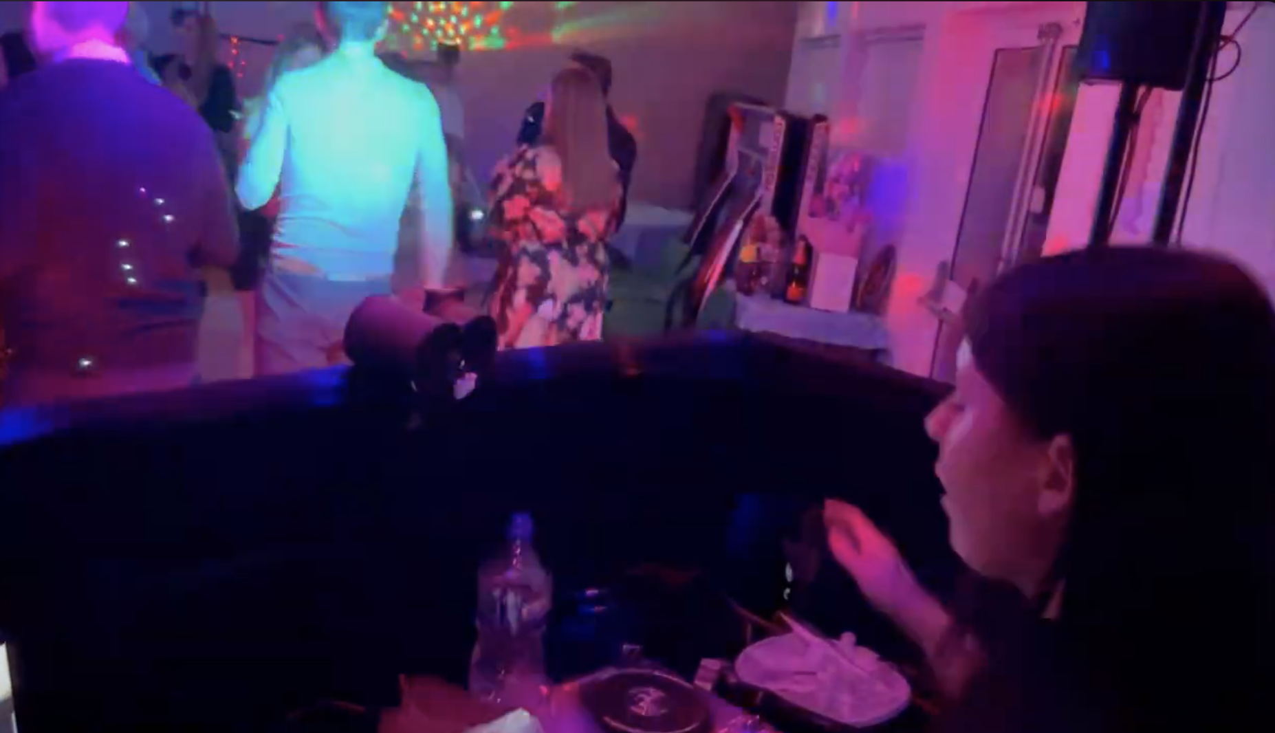 Wedding Parties, Pubs & Clubs – DJ Elizmi Plays Music for Your Event