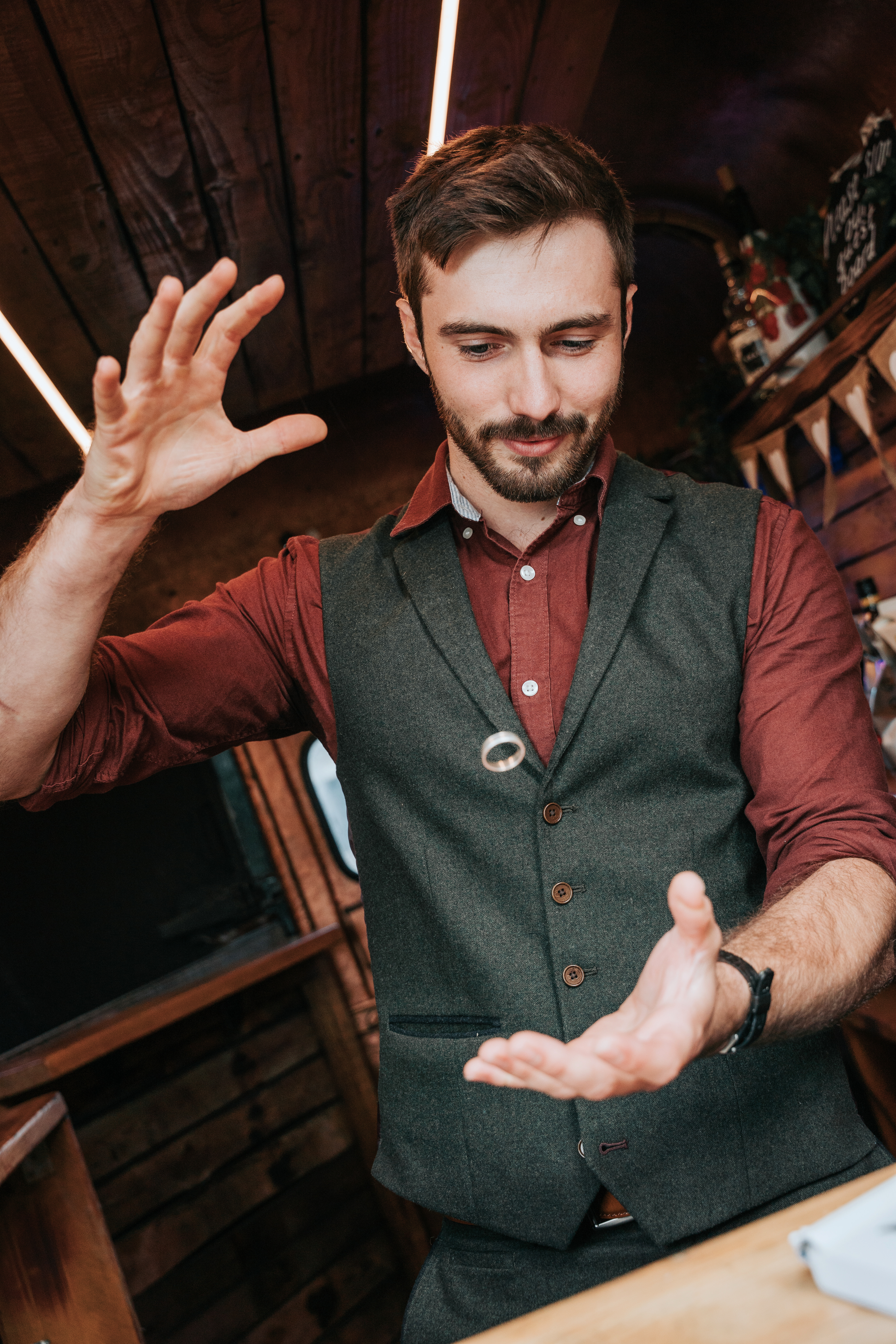 Close-Up, Mentalist & Mind Reading: An Interactive Experience