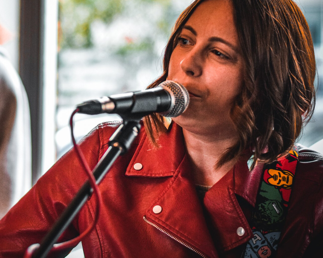 Honey Bee: Indie Anthems, Britpop Hits & Party Classics