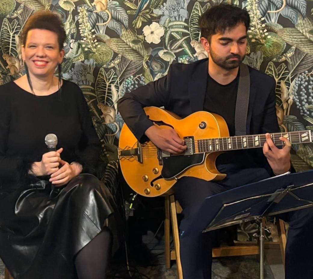 Elegant Jazz Vocals & Guitar Duo
