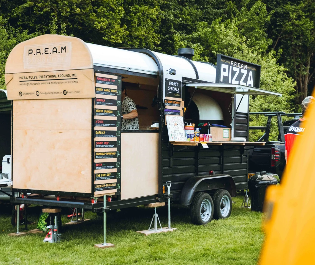 One-of-a-Kind Authentic Italian Pizzas Fresh From Retro Horsebox