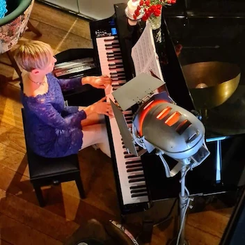 Anne-Marie Daniels - Professional Wedding Pianist