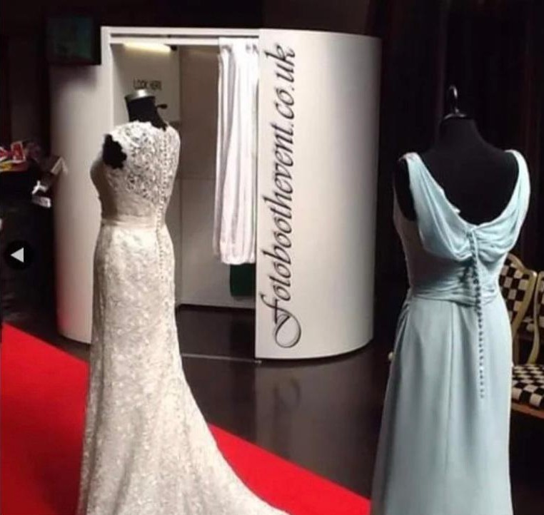 Traditional Enclosed Photo Booth With Green Screen