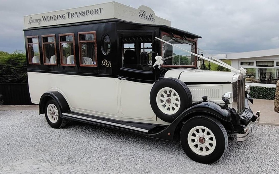 Vintage Style Asquith Mascot Wedding Car – Perfect for Timeless Photos