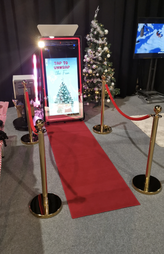 Magic Mirror including Unlimited Prints & USB Flash Drive