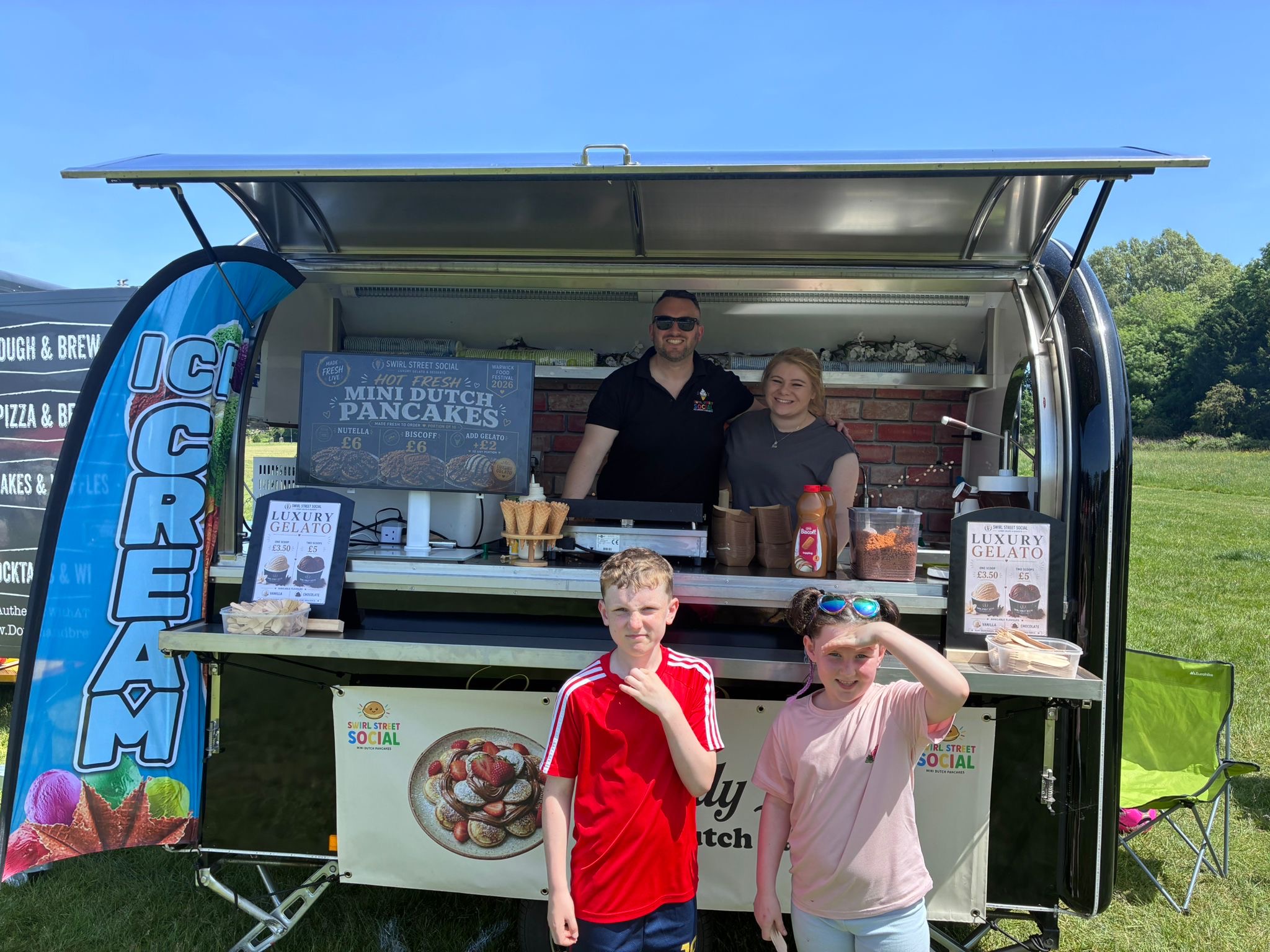 Fresh Mini Dutch Pancakes with Delicious Toppings for Every Event