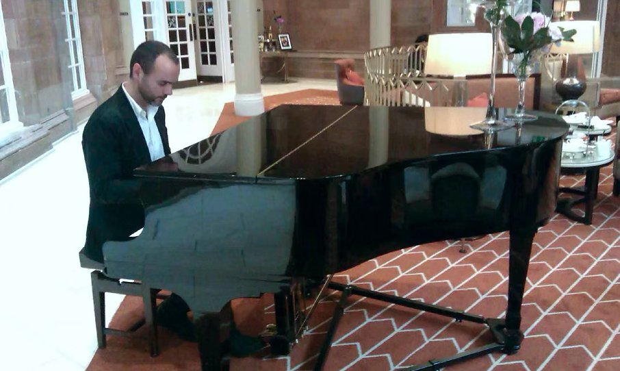 Pianist Specialising in Peaceful, Emotional & Elegant Music
