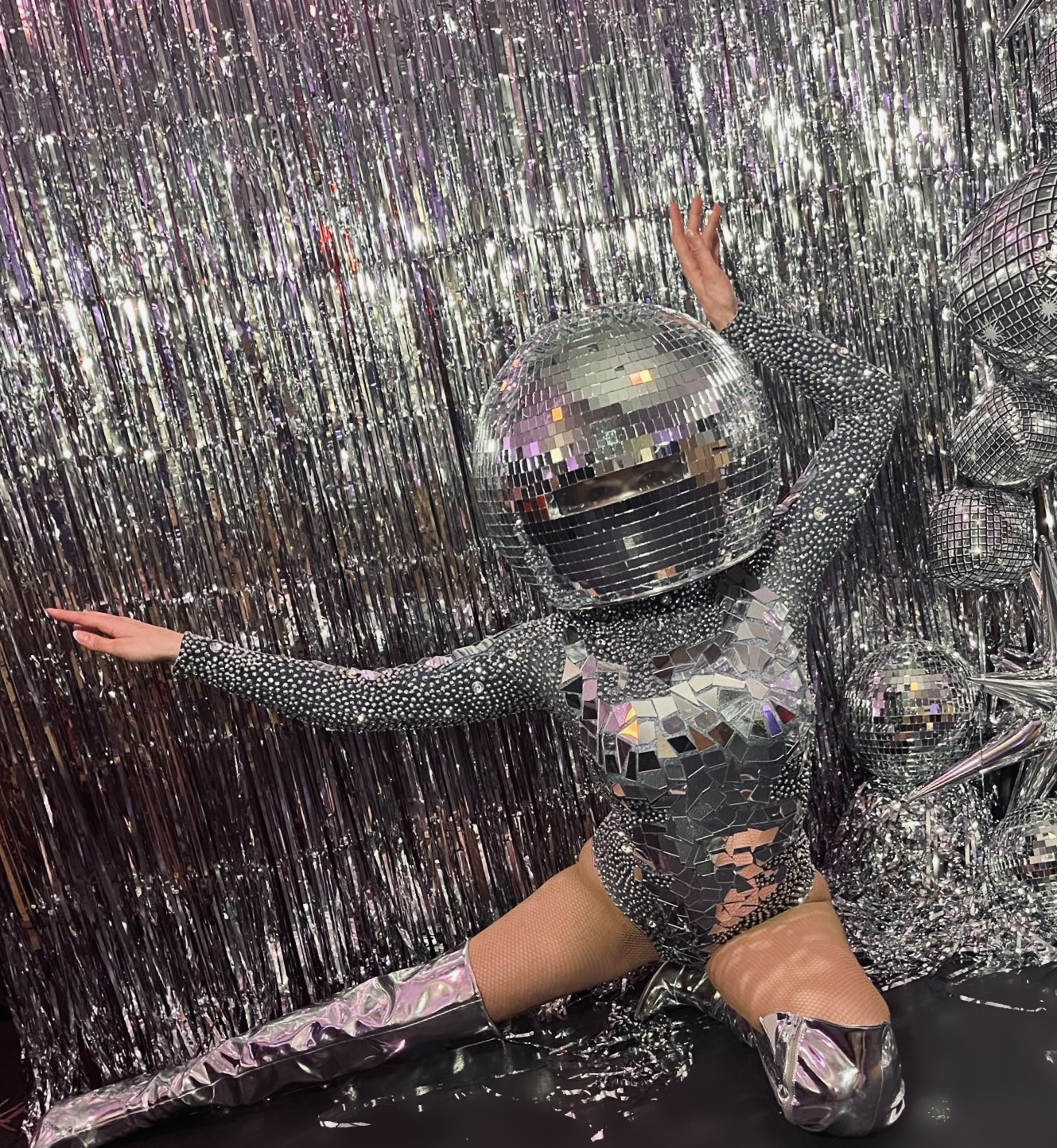 Amaze Your Guests With Disco Ball Head Dancer 🪩