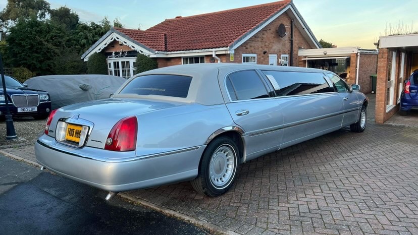 Silver Lincoln Town Car Classic Stretch