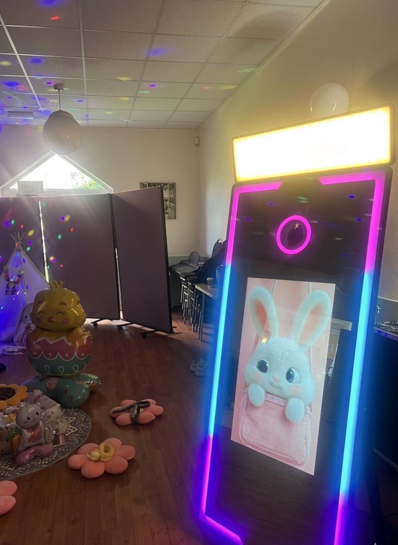 Mirror Selfie Booth | Custom Digital Screens & Instant Prints