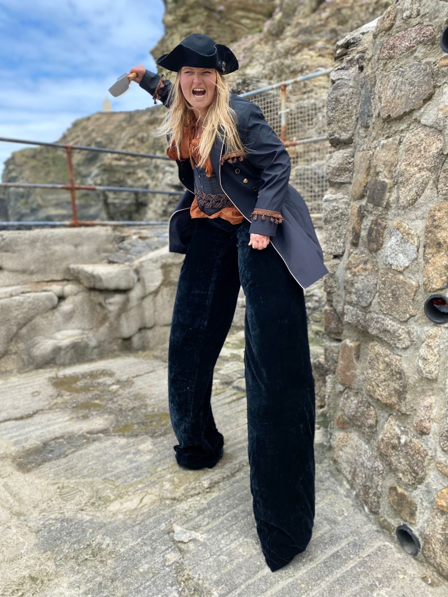 Stiltwalker: Priate, Walking Guard, Clown, Winter 