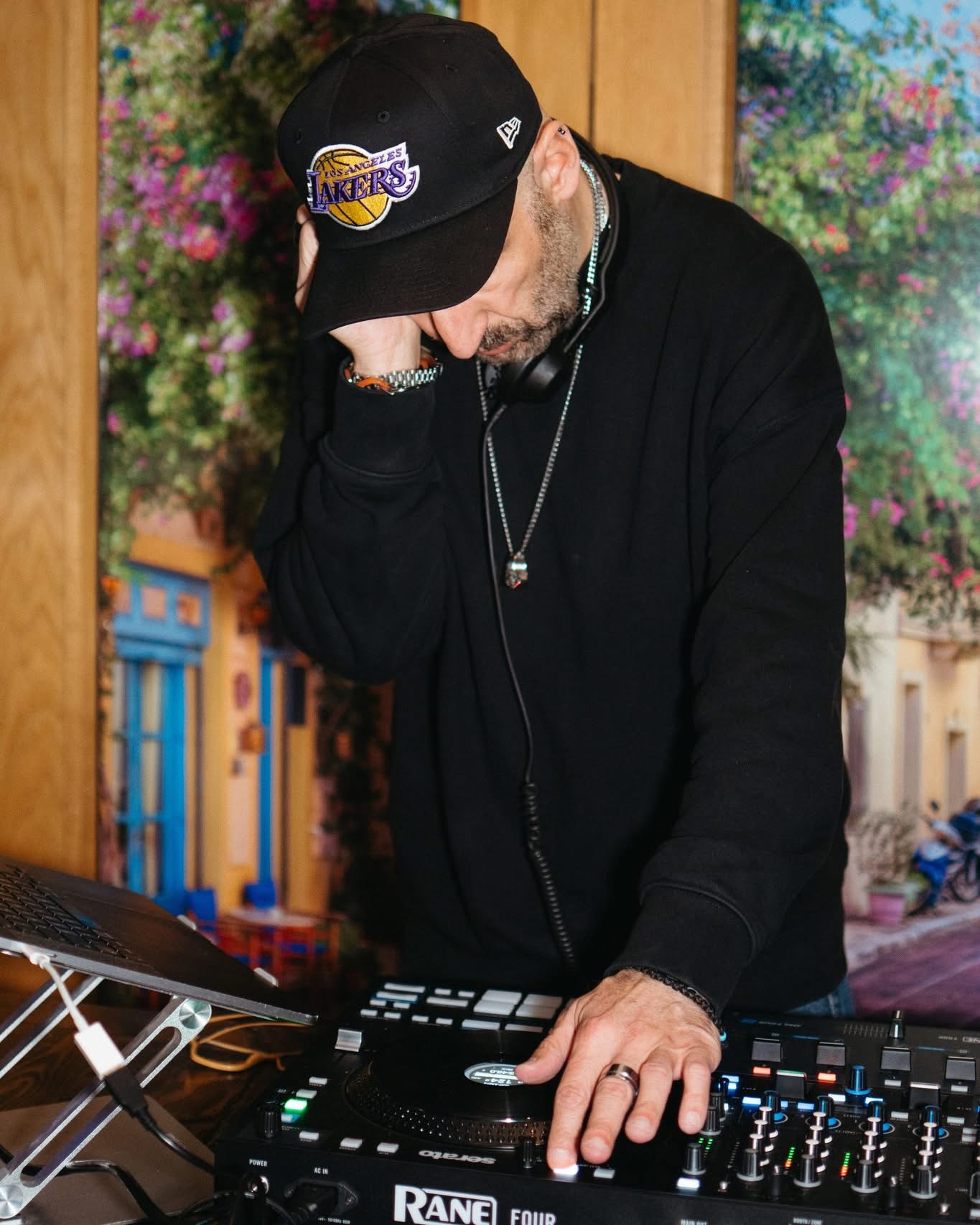 DJ Lucky Evi – London DJ Who Reads the Room and Fills the Dancefloor