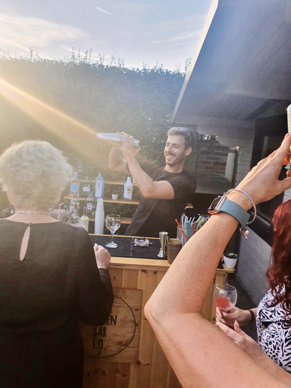 An All-Inclusive Professional Cocktail Service