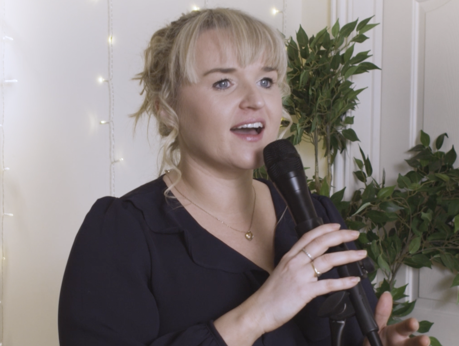 Livia Rose: Acoustic Classics, Soulful Love Songs & Covers.