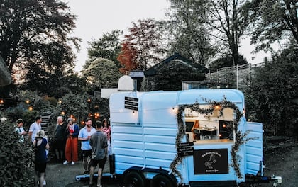 Vintage Horsebox Bar Pouring Prosecco, Pints, Pimms and More!
