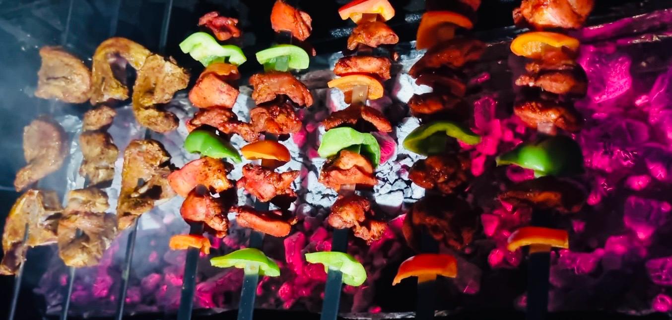 The BBQ Feast - Your Choice of 3 Meats/Veg & 3 Signature Sides