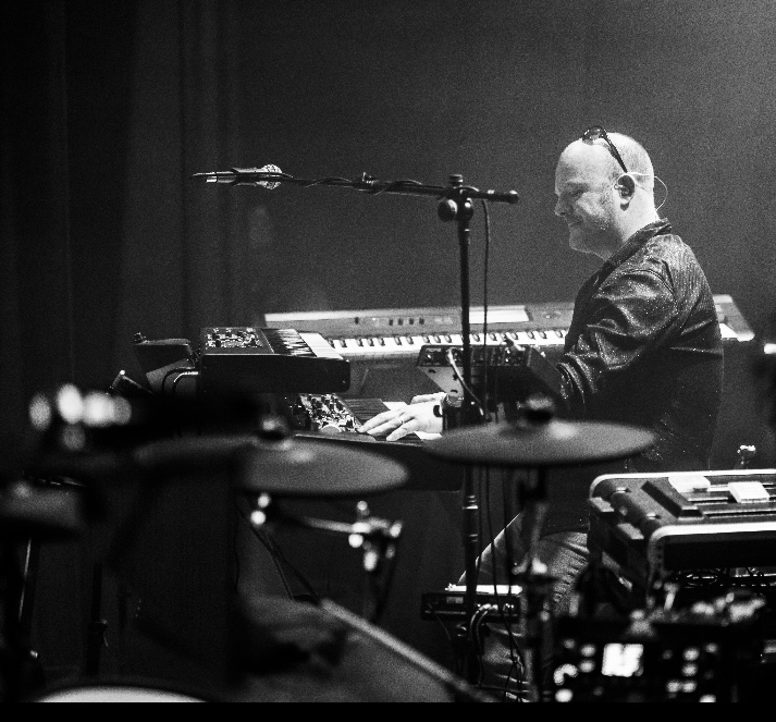 Solo Multi-Instrumentalist Playing Live Keys, Guitar, Sax & Vocals