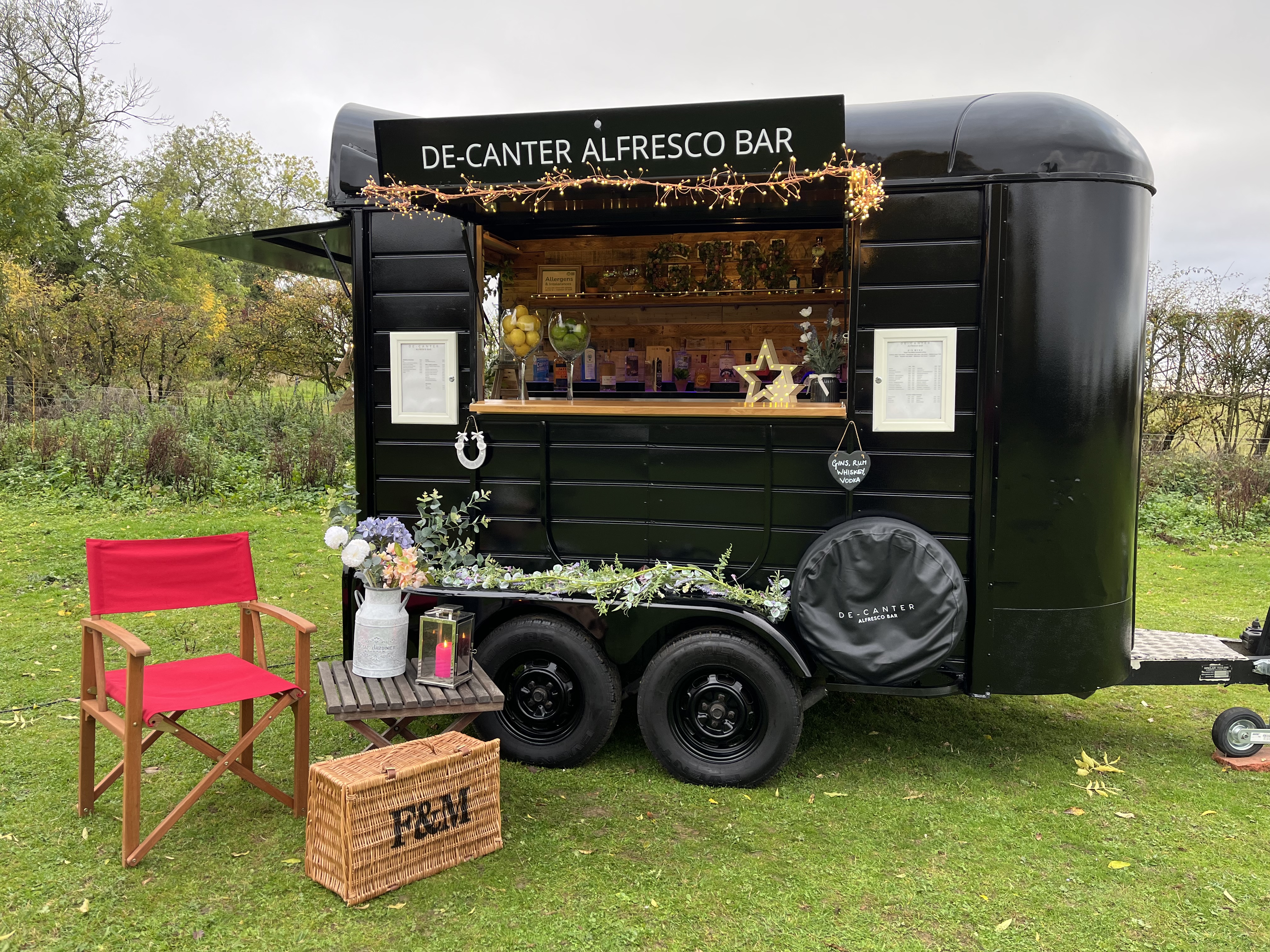 Beautifully Converted Vintage Horse Box Gin & Fizz Bar