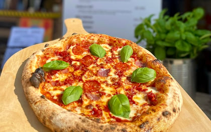 Diplos Sourdough Pizza - A Unique Blend of Neapolitan & New York Style! 