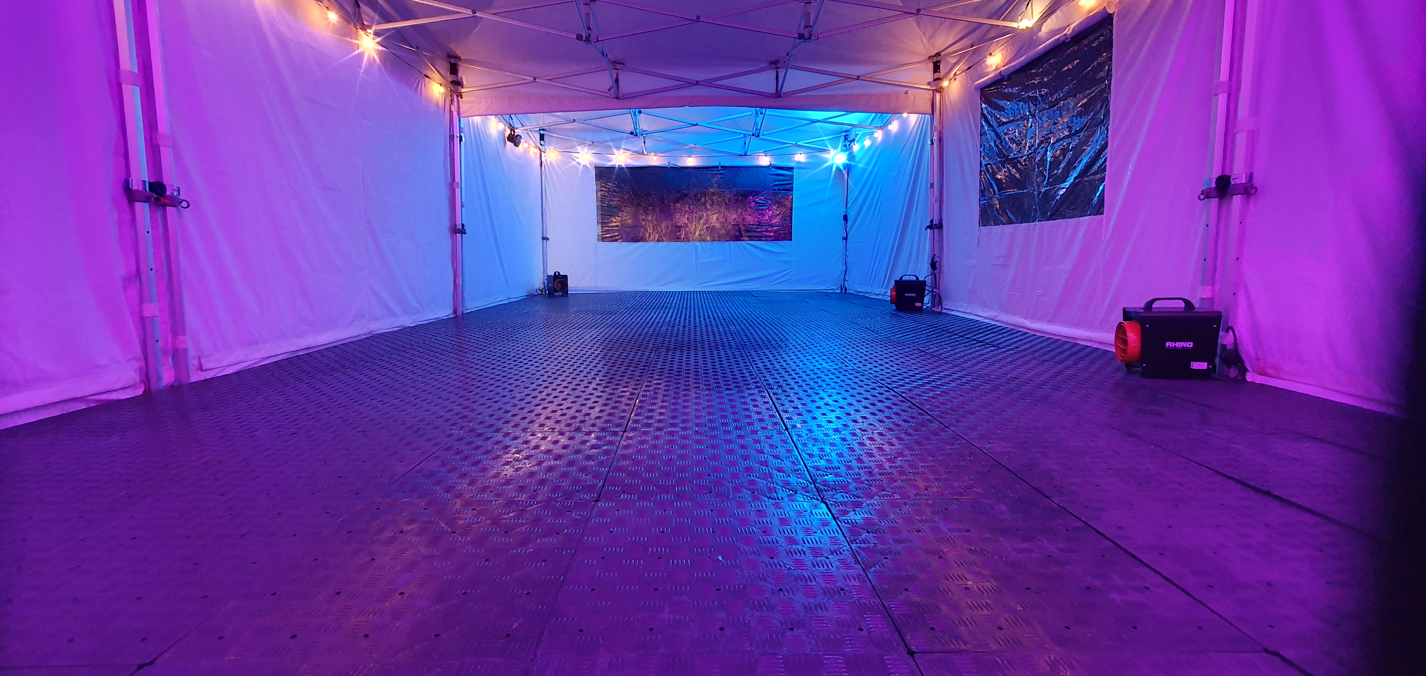 4.5 x 9m Party Tent in Black or White INCLUDES Plastic Flooring & Lighting