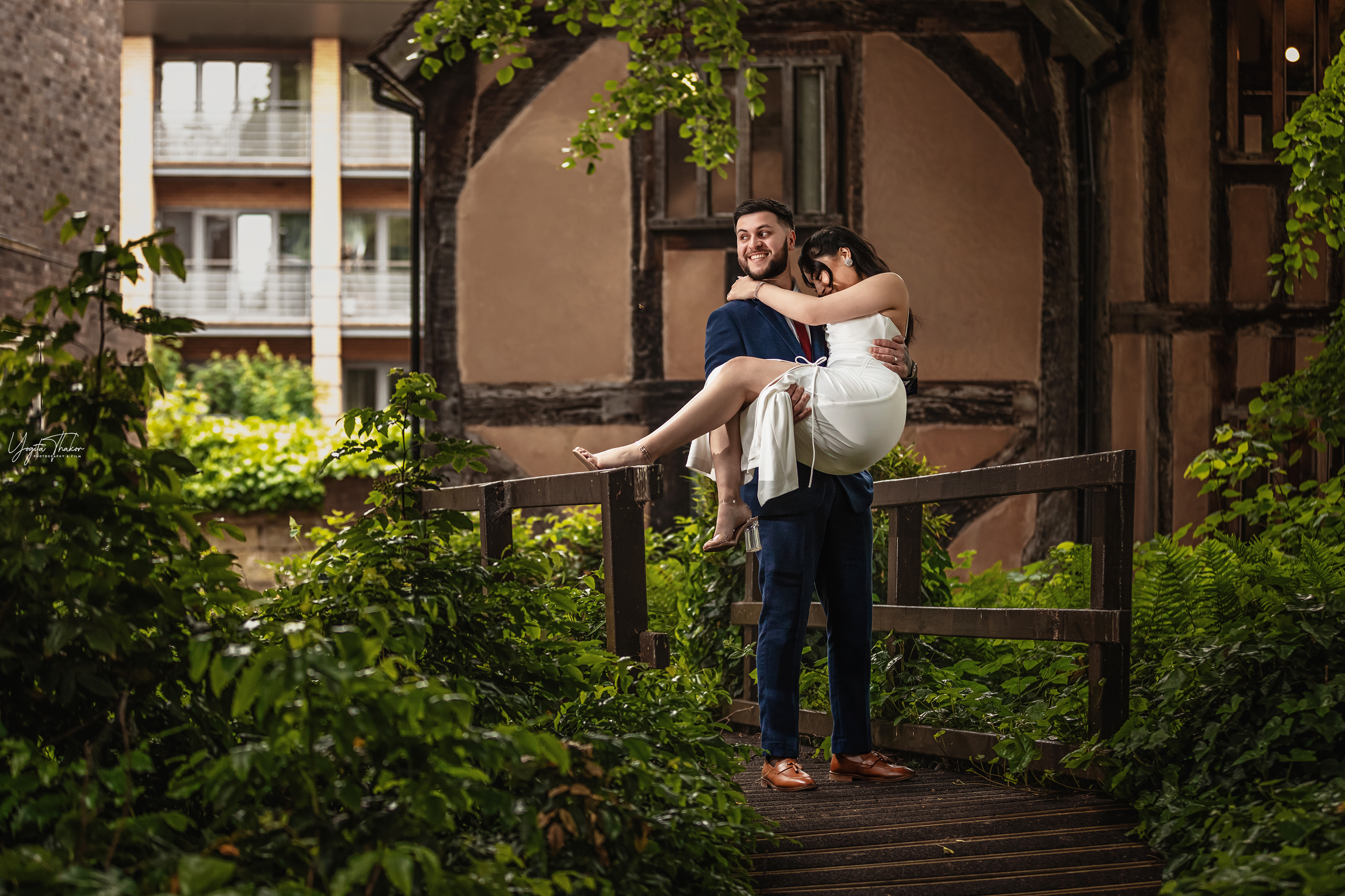 Friendly, Personable & Charming Wedding Photography