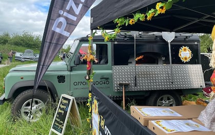 Italian Wood-Fired Pizza from Amazing Converted Landrover 'Ivy'