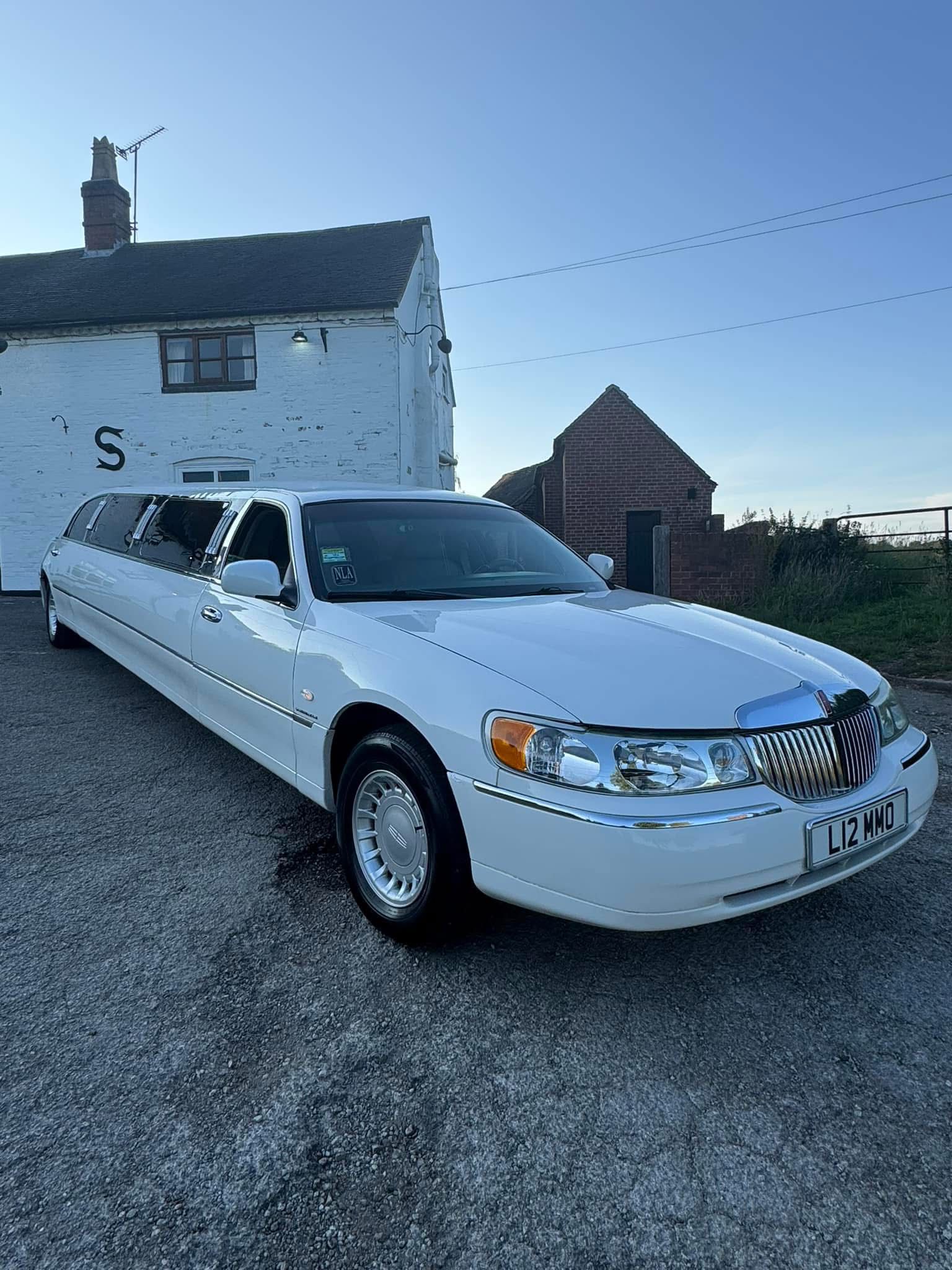 White Lincoln 8-Seater Stretch Limousine